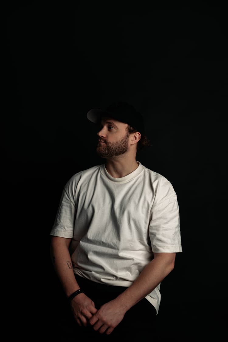 Deep House Grit Meets Warehouse Groove