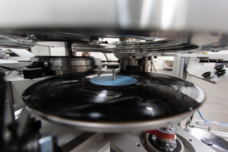 Back on Record: How Vinyl is Outliving the Digital Music Era